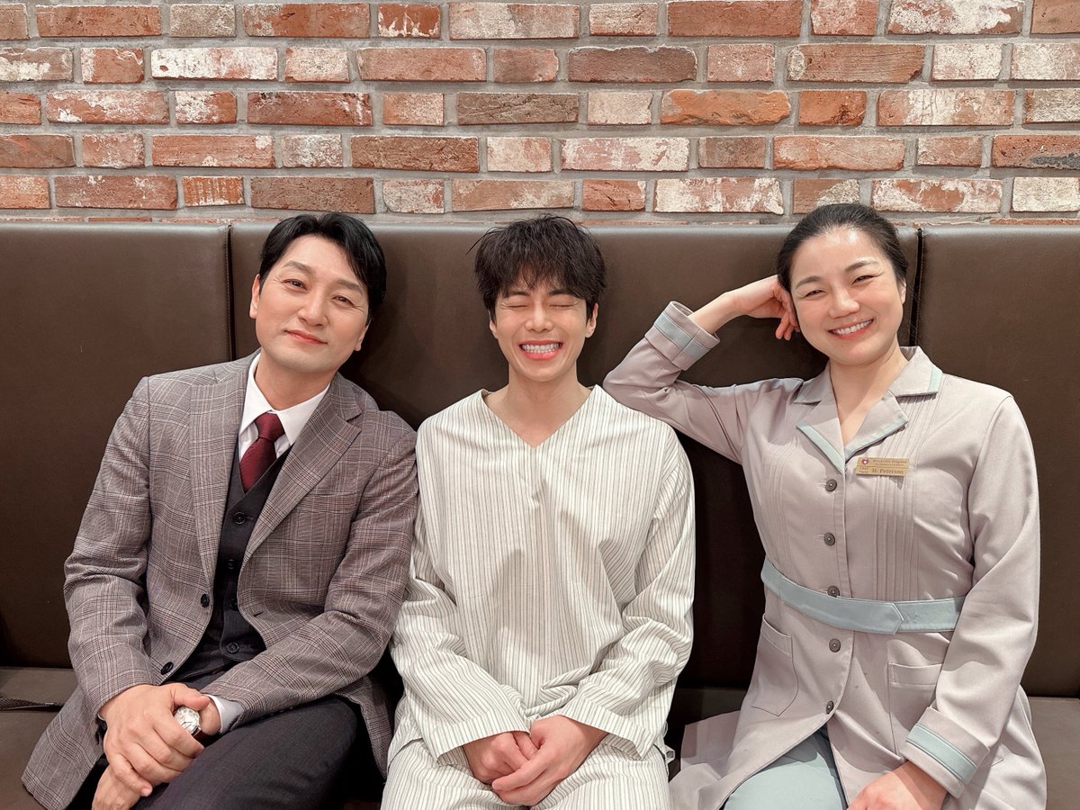 🐘연극 #엘리펀트송 𝟐𝐧𝐝 𝗧𝗘𝗔𝗠

𝟐𝟎𝟐𝟔.𝟎𝟏.𝟏𝟑
💜은석 마이클 첫공 사진💜

⭐️마이클 #박은석
⭐️그린버그 #이석준
⭐️피터슨 #이혜미

𝚃𝙷𝙴 𝙴𝙻𝙴𝙿𝙷𝙰𝙽𝚃 𝚂𝙾𝙽𝙶🐘
𝟸𝟶𝟸𝟻.𝟷𝟷.𝟸𝟸-𝟸𝟶𝟸𝟼.𝟹.𝟾
@ʏᴇs𝟸𝟺 sᴛᴀɢᴇ𝟹