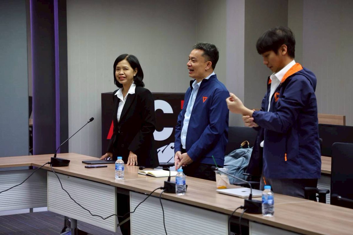 onenews31's tweet image. “เพียงพนอ” นำทีมบริหารรัฐบาลประชาชนพบองค์กรต่อต้านคอร์รัปชัน รุกเสนอแผนงานปราบโกง ยันเป็นรัฐบาลพร้อมเปิดทุกข้อมูล-ปฏิรูปจัดซื้อจัดจ้างทั้งระบบ เชื่อประหยัดภาษีได้กว่า 1 แสนล้าน
.
วันนี้ (13 ม.ค.69)  ที่อาคารศรีจุลทรัพย์ กรุงเทพมหานคร ทีมบริหารรัฐบาลประชาชน นำโดย นางเพียงพนอ…