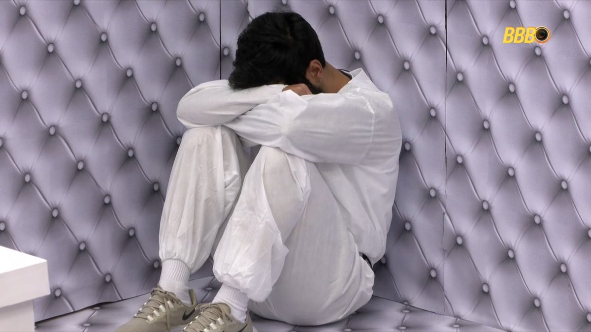 SeriesBrasil's tweet image. Matheus chama Ricardinho de playboy após o participante desperdiçar a água de outros participantes no quarto branco do #BBB26:

Matheus: “Essa situação pra mim é muito maior que o botão. É uma parada tipo… ano de eleição. As pessoas precisam ver a atitude de um playboy, do que…