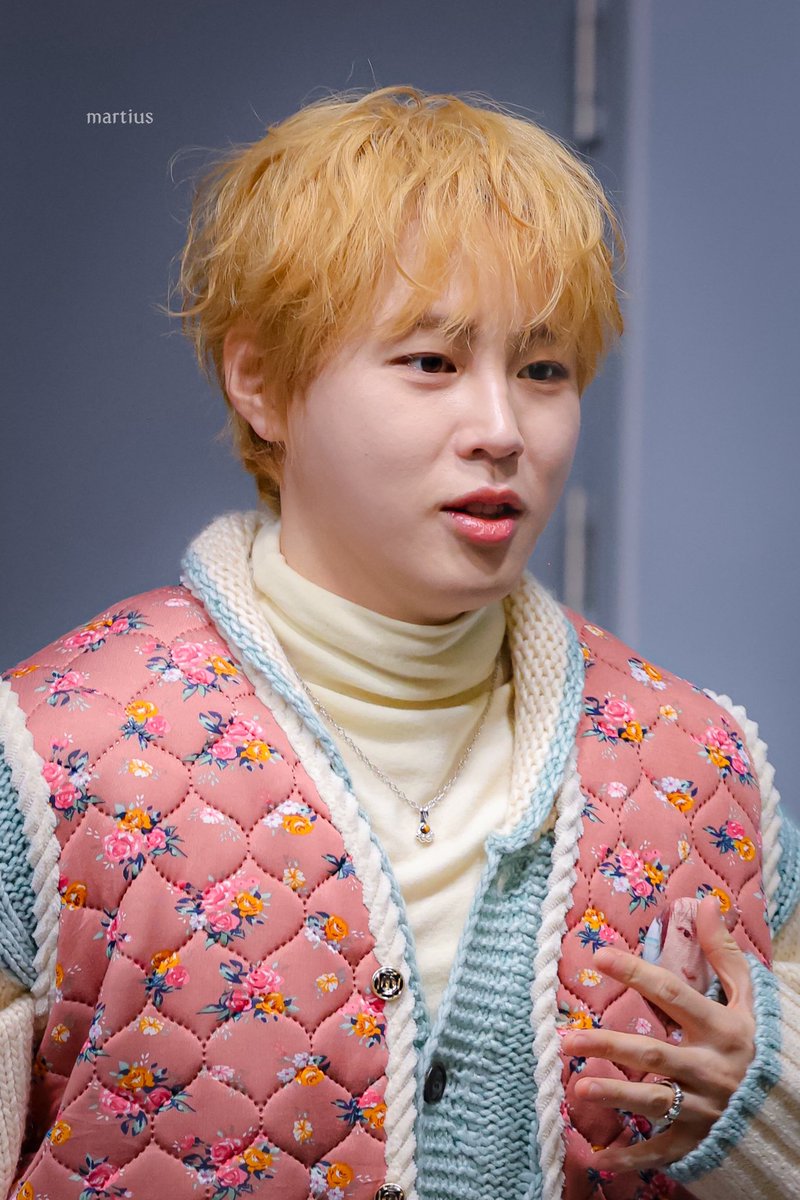 martius0322's tweet image. 260111 위드뮤 시그 팬싸 

이거 맞아여?? 
역시 패완얼.. 

#하성운 #HASUNGWOON
#河成雲 #ハソンウン
#Tell_the_World 
@gooreumseng