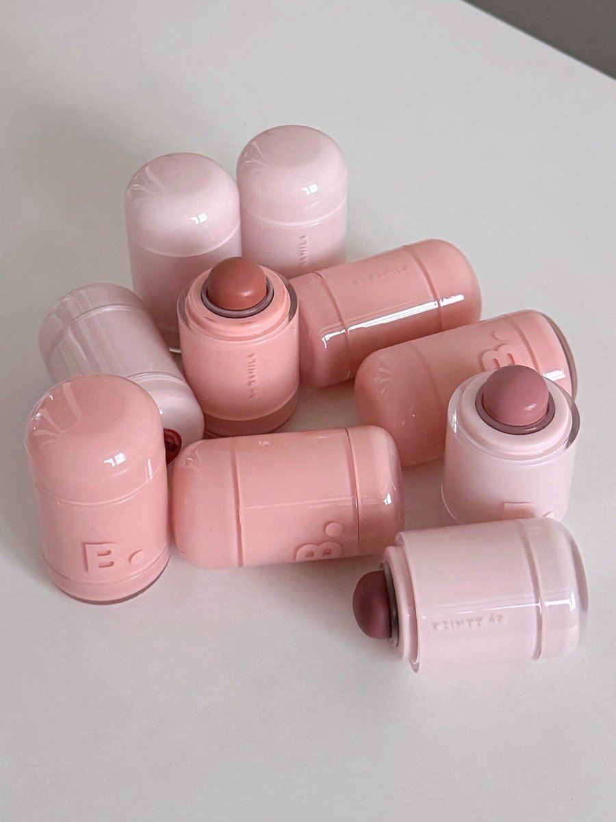 reviewchoey's tweet photo. Banila co lip &amp; cheek✨ ครีมบลัชเนื้อนุ่มม เนียน ปาดบนผิวไม่เป็นก้อนๆ ปื้นๆ สีนัวละมุนม��กก เนียนไปกับผิว ใช้ได้ทั้งแก้มและปากเลย ฟิวชอบสี 06, 10 ทาผสมกันสวยมากกกกก https://t.co/tVQCnJLmxv