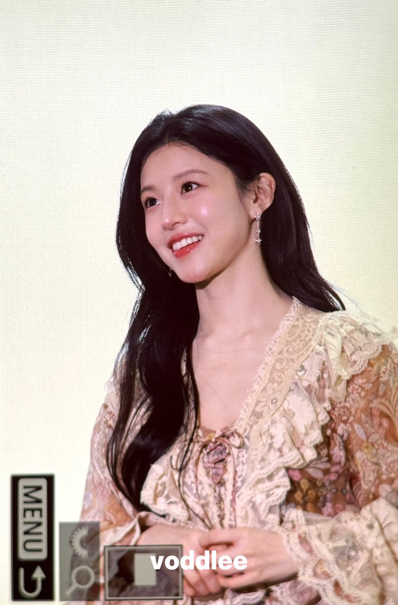 just came across the cutest younjung photo ever