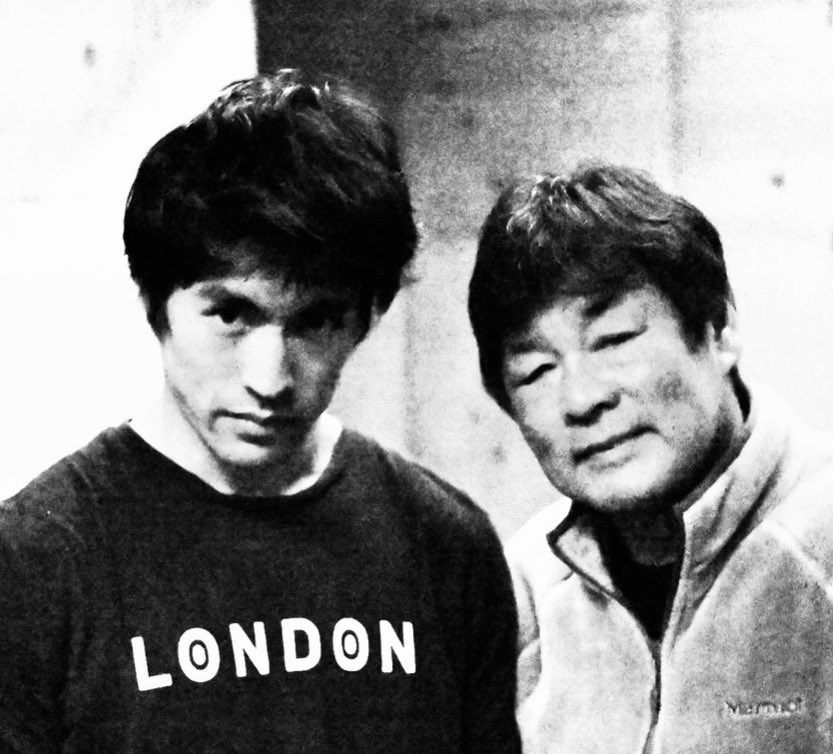 yomeyoshiko224's tweet image. 今週の土曜日後楽園で、1年ぶりにボクシングの試合をする息子の英五郎が、家に寄った。減量して三角の顔になっていた英五郎。

赤井は一言も、試合にむけても、何も言わなかった。