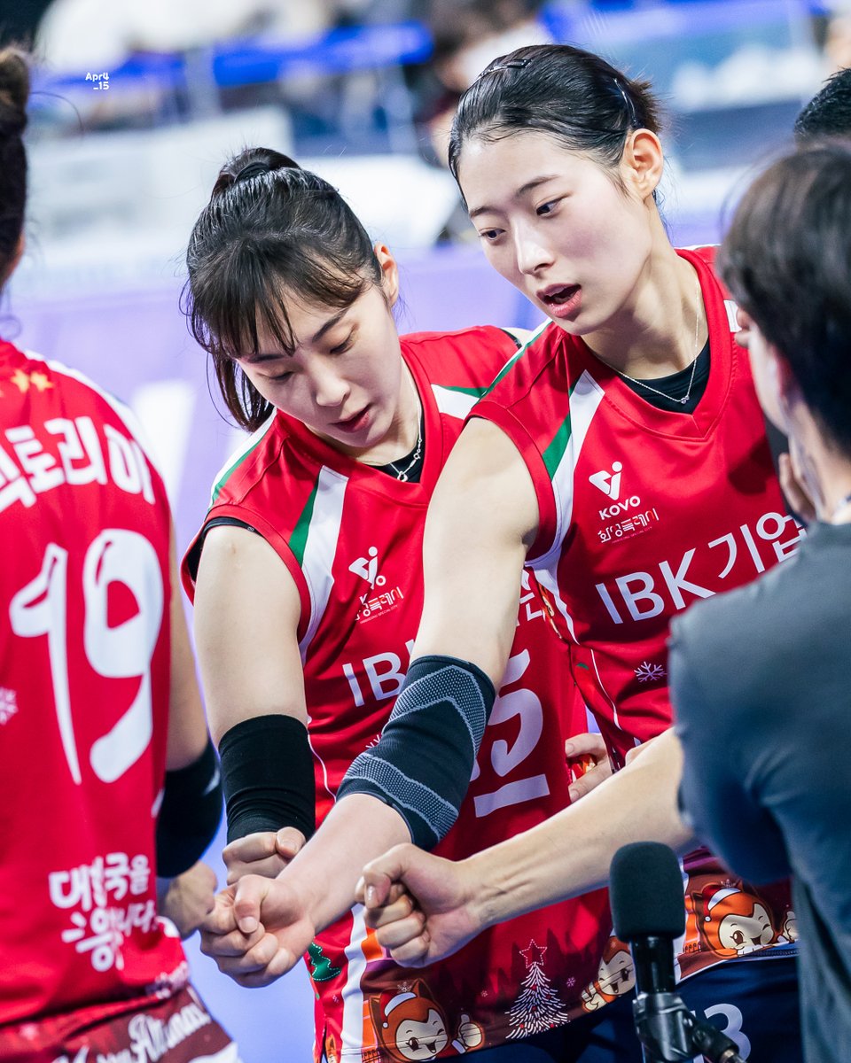 251228 화성실내체육관
새해에는 말띠즈에게 행복이 밀려오길 💙
#황민경 #최정민