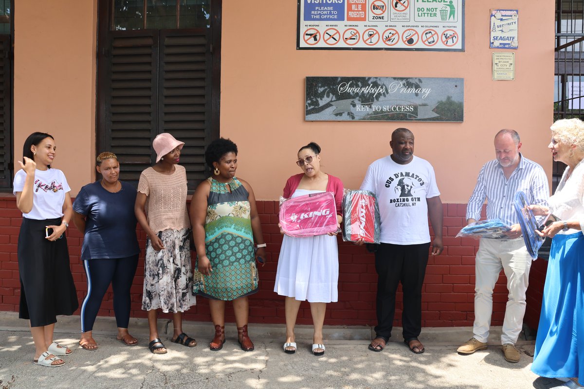 retiefnmb's tweet image. Beautiful morning at Swartkops Primary School, where we donated school bags to less fortunate learners ahead of school opening.  

Together, we can get Nelson Mandela Bay Working Again. #GetNMBWorkingAgain #BackToSchool