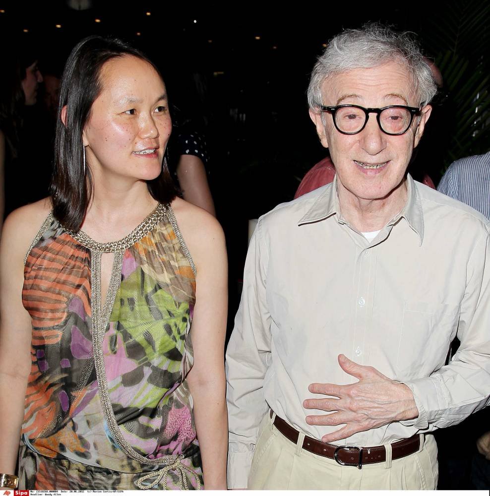 Dweezzzz's tweet image. Quelle belle photo de Woody Allen avec sa fille et sa femme 😍😍