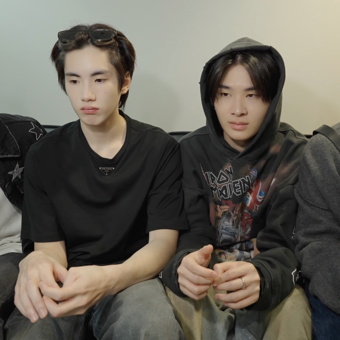 memothai_'s tweet image. แม่ถามว่าใครเอาปากกาไปเขียนโซฟา ถ้าไม่ยอมรับวันนี้ก็ไม่ต้องกินข้าว ทั้งคุ่เลย