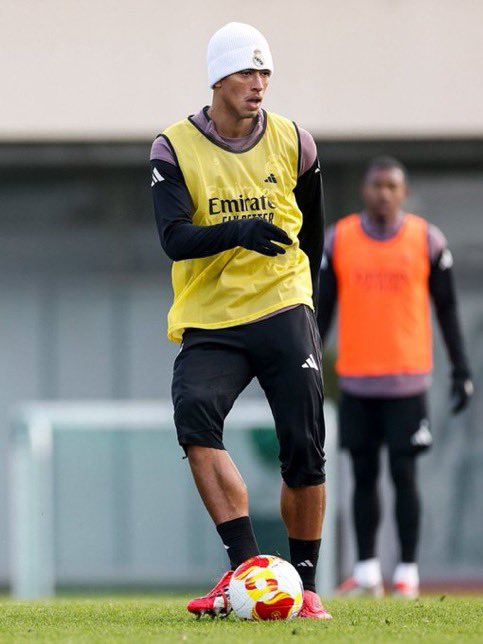 Tagelca's tweet image. Tiene mérito entrenar todos los días borracho. El tufazo que debe dejar a Ballantines debe ser histórico