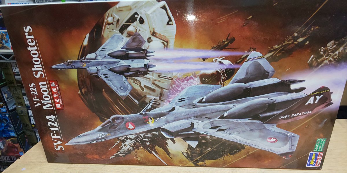 rianPSO2's tweet image. 次はこのキットを作るっぴ～(。-ω-)ノ
久しぶりのマクロスキットだっぴ🐸
まずはコクピット周りとパイロットの仮組だっぴ🐤
明日は胴体の仮組をやるっぴ～