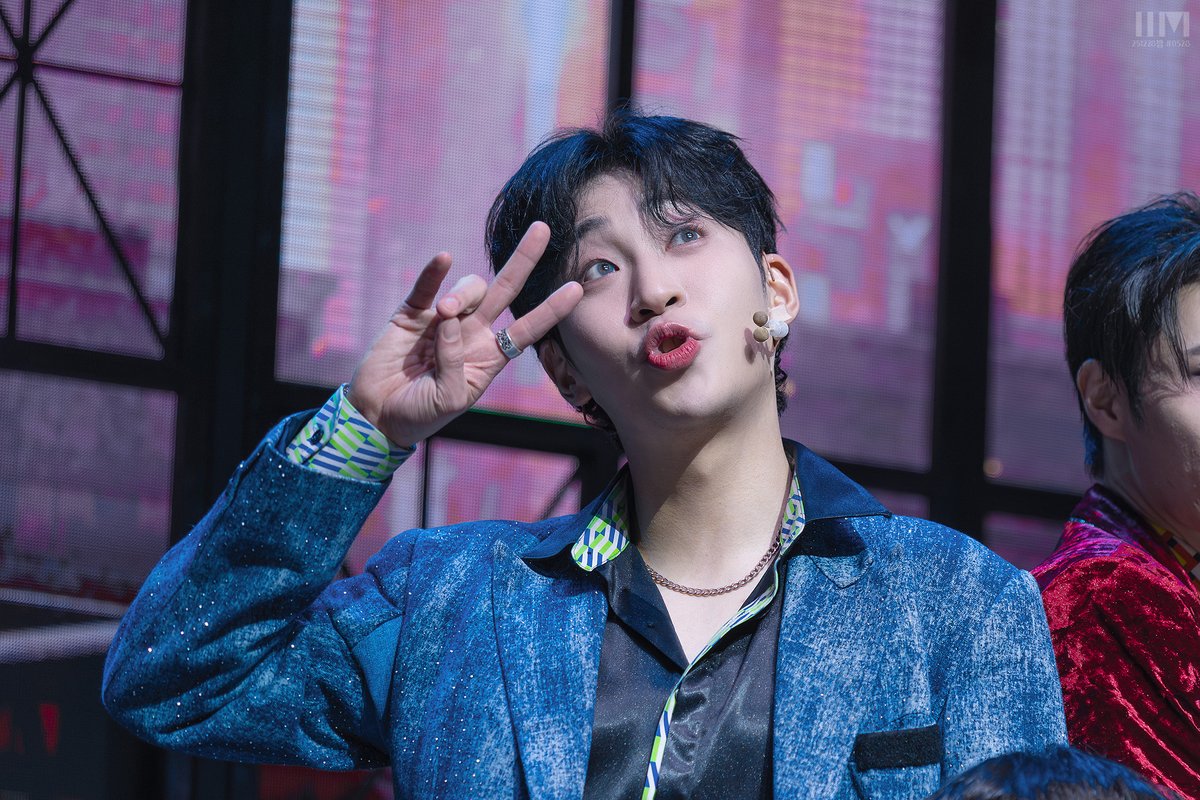 likepic_m's tweet image. 251228밤 #0528
피처링 무대인사

#박좌헌 배우님 /브랜든 役