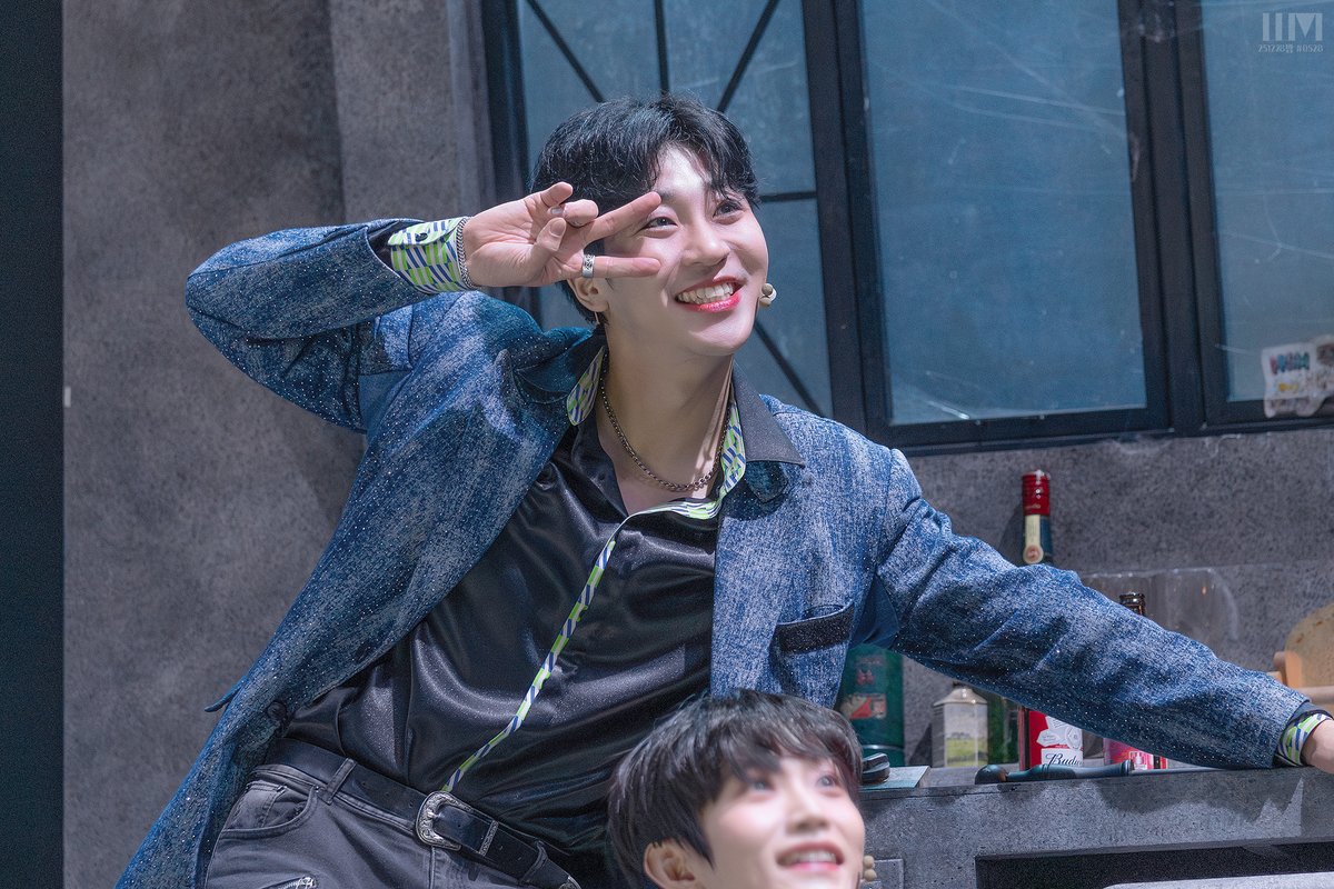 likepic_m's tweet image. 251228밤 #0528
피처링 무대인사

#박좌헌 배우님 /브랜든 役