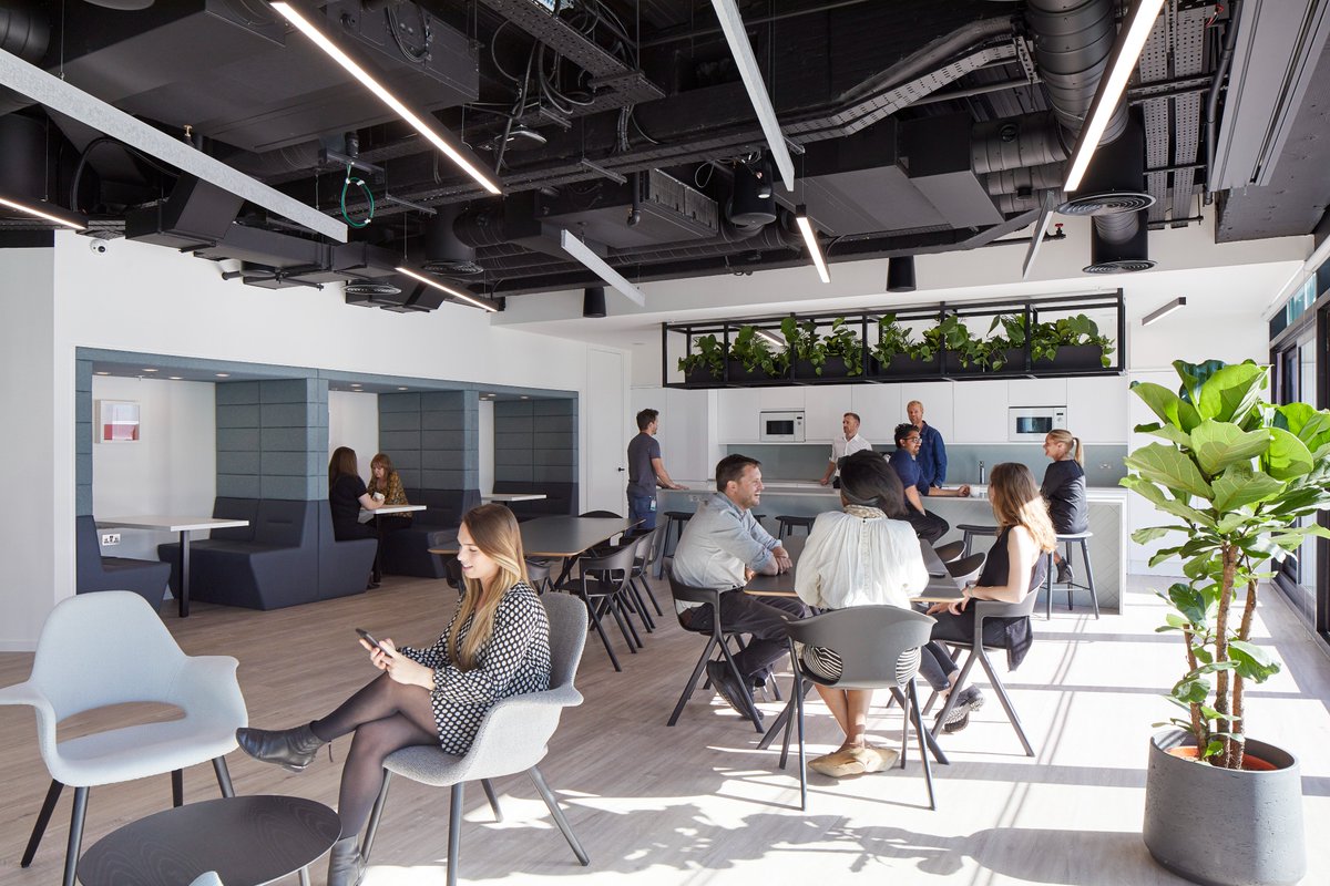 Synergy_Lights's tweet image. Lighting that photographs well but performs badly isn’t good lighting.

We design for the people in the space, not the camera.

synergycreativ.com

#LightingPerformance #UGR19