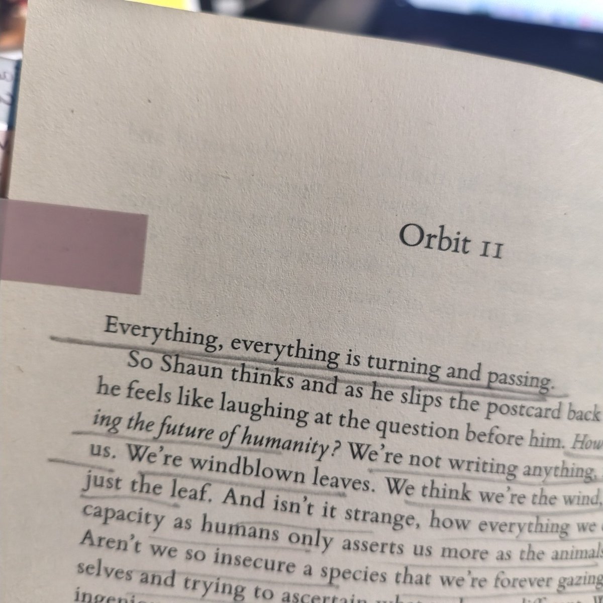 im_PkOET's tweet image. how from space, Earth becomes a fragile tiny blue dot, making every human emotion and bond feel profoundly significant and irreplaceable. 
Also highly recommended for breathtaking spacewalk moments.😅

#Orbital #SamanthaHarvey #Bookish_imPkOET