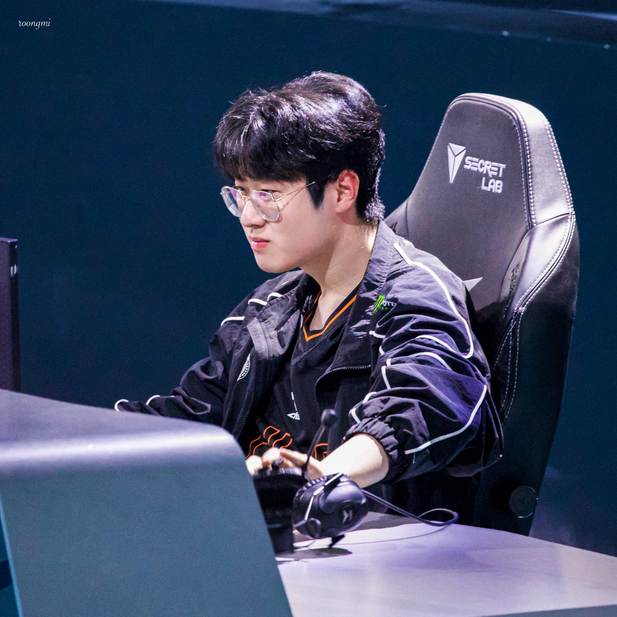 roongmi__s2's tweet photo. 260109 LCK SEASON OPENING

#ZEUS #제우스 #최��제 https://t.co/Ou4xTsAca0