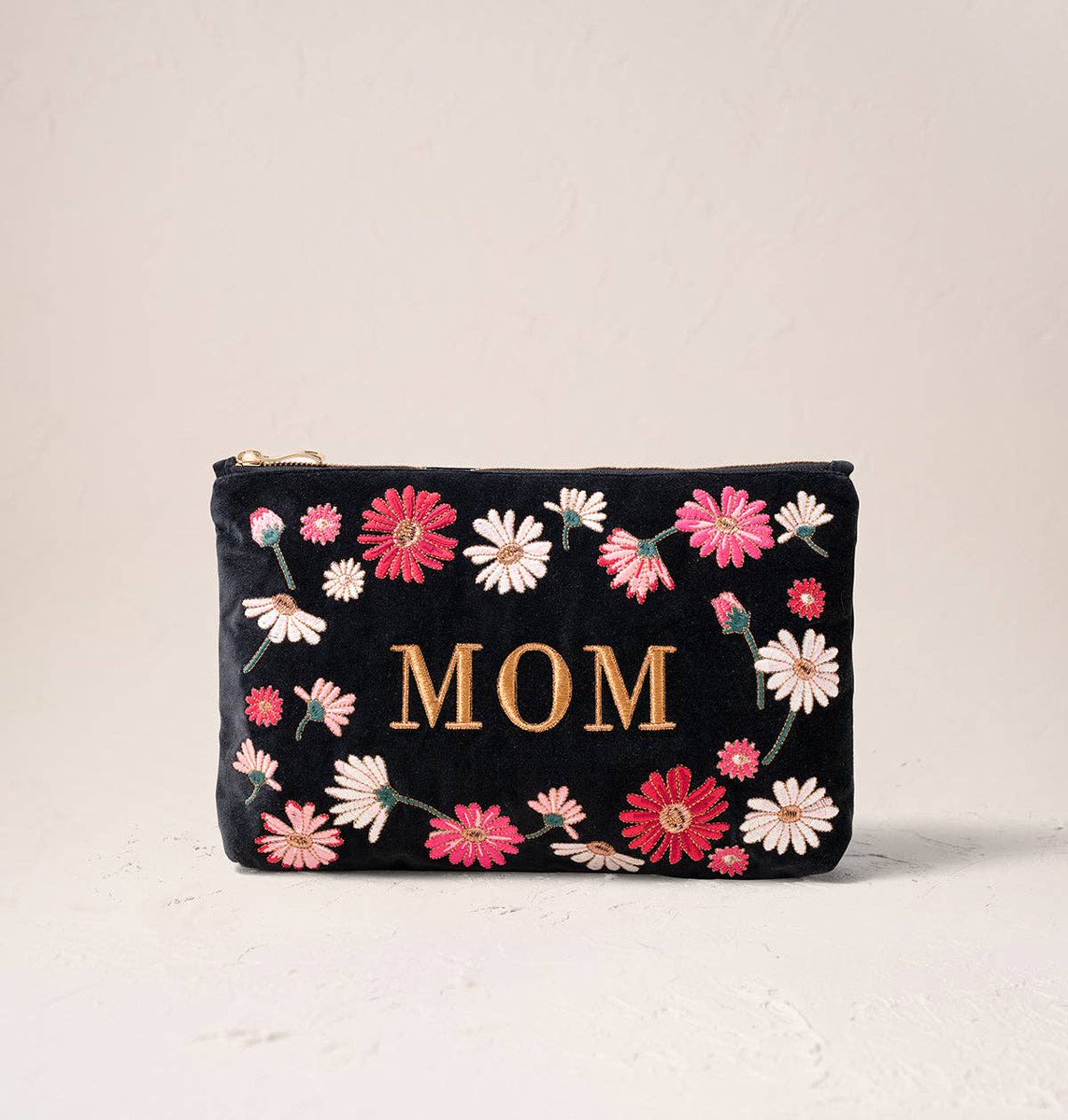 Introducing the beautiful Elizabeth Scarlett Floral Mom Everyday Pouch - a must-have accessory! Perfect for all mums on the go. Get yours now at experiencethedifference.co.uk/products/flora… #mumlife #accessorygoals