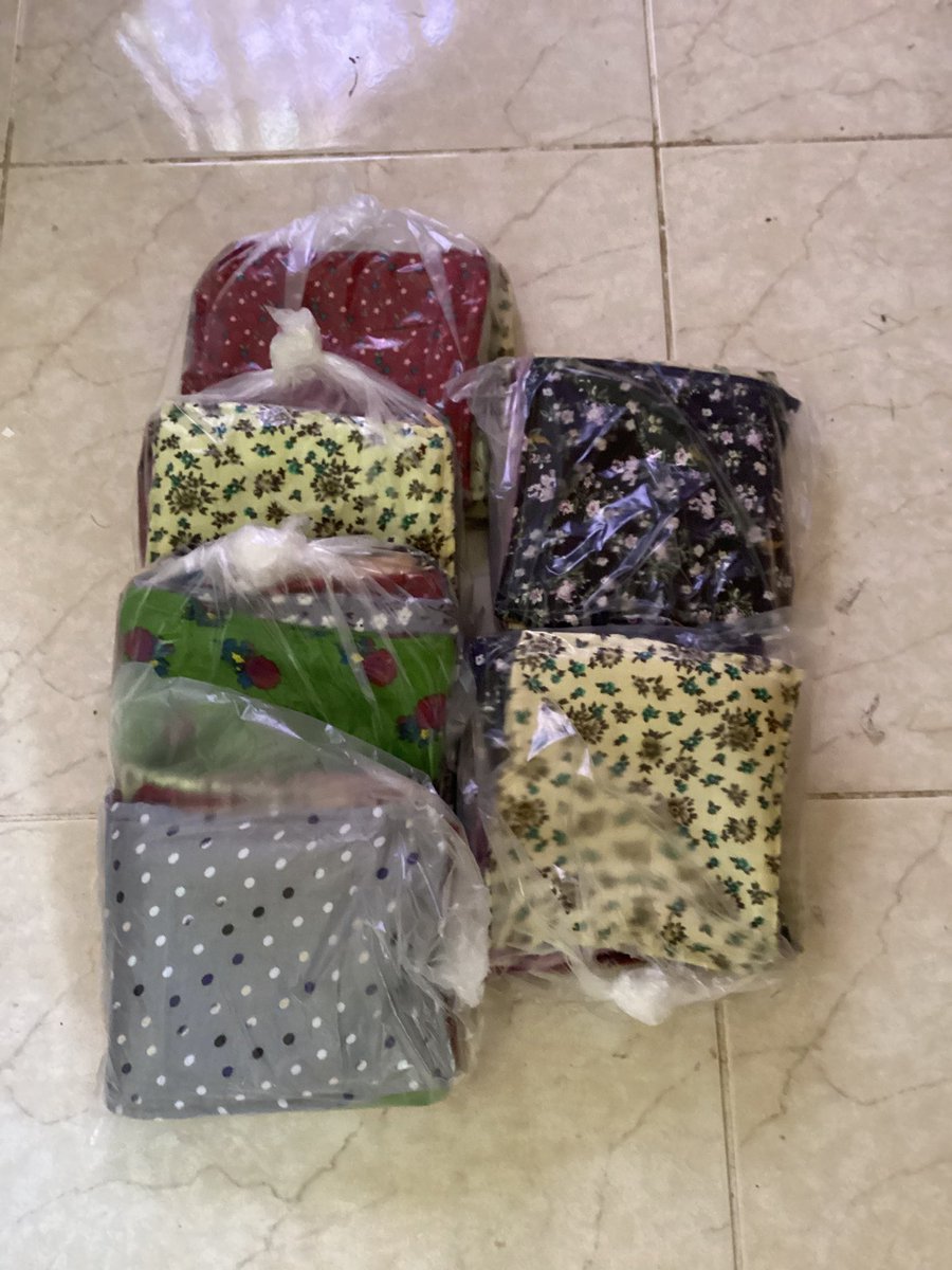 طلبية الاخت منال من جده مجموعه من البيوز حق المطبخ ٨٠ حبه ب ١٠٠ ريال من القطن الخالص سيتم شحنها قريبا توصلك سالمه يارب 🇸🇦🇸🇦🇸🇦💚💚💚