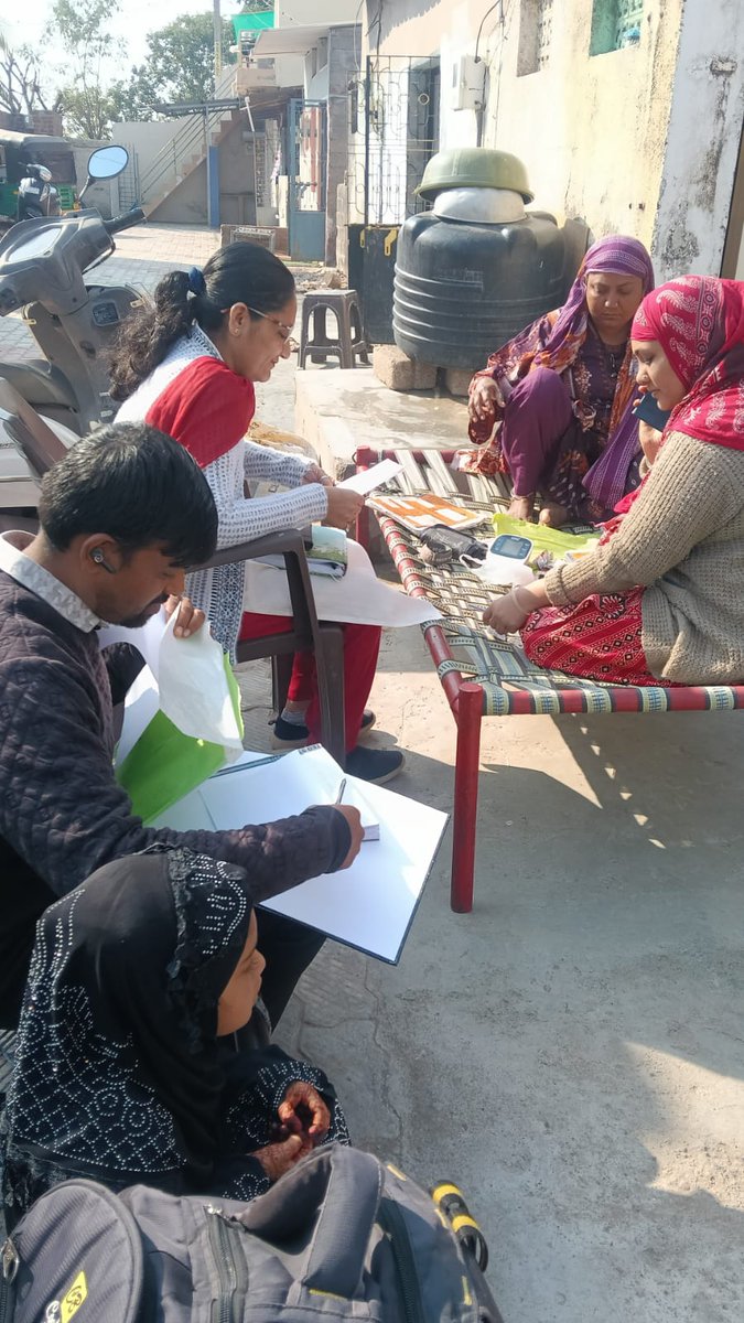 SDedhrota60425's tweet photo. આજરોજ આ.આ. મંદિરના લાલપુર ગામે મમતાદિવસ ની કામગીરી કરવામાં આવેલ.#Anc તપાસ, બાળકોને રસીકરણ,CFHC સર્વે અને અમો શ્રી દ્વારા મમતાદિવસ અને ટીબી , એન્ટીલાર્વા એક્ટિવી નું ક્રોસ ચેકકરવામાં આવેલ. અન્ય આરોગ્યલક્ષી કામગીરી પણ કરવામાં આવેલ.
@CdhoSabarkantha https://t.co/EYhhKaIOWn