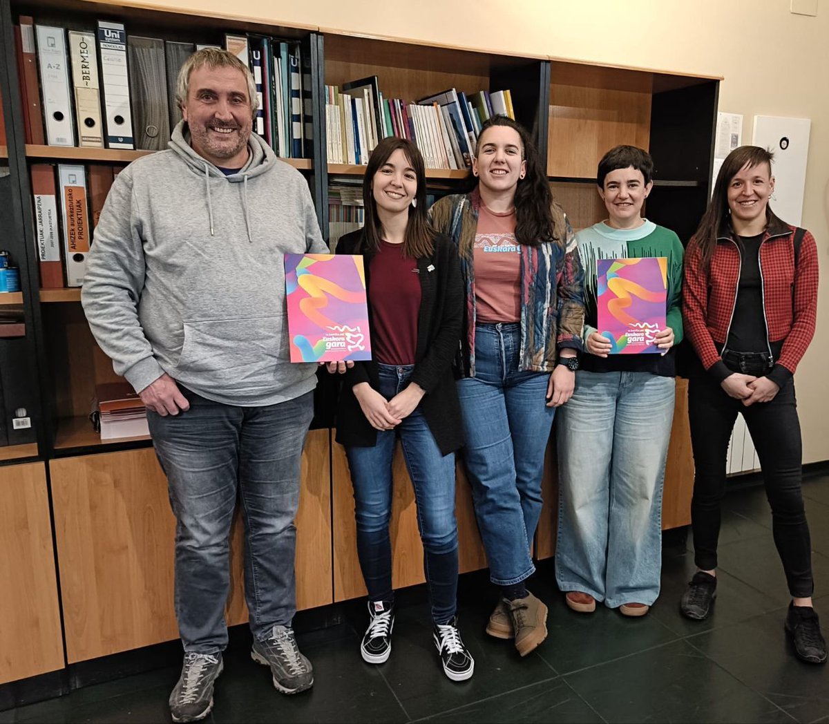 LABsindikatua's tweet image. ✊ Korrikarekin bat egitera eta lantokietan berau sustatzera dei egiten die LABek langileei

🏃‍♀️ Erabateko inplikazioa izango du LABek Korrikan; besteak beste, herriz herri martxan jarritako Korrika batzordeetan, eta sail sindikalen kilometroen bidez 

🔗 labur.eus/zpxwam3v