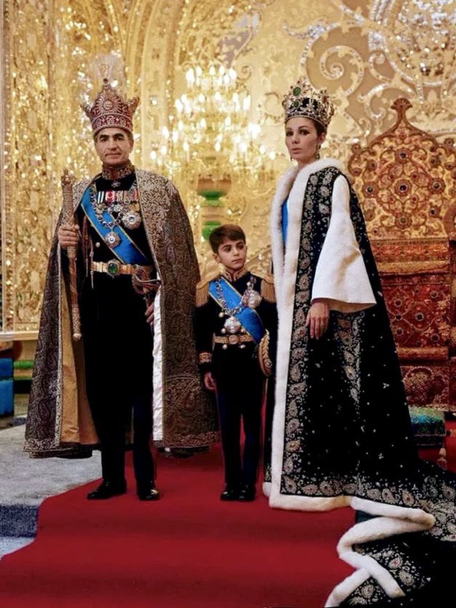 MyLordBebo's tweet photo. Activists day:

1) Go to “no Kings” in USA protests
2) Take a short break
2) Go to a “yes Kings” in Iran protest https://t.co/xXjsLLTC1b