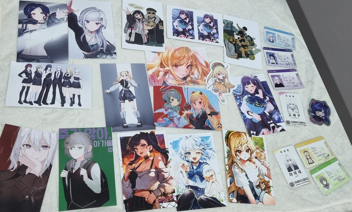 lov_ru_ru's tweet image. 공계에 한 번 올려봐욥... 
혹시 관심 잇는 거 잇으신 분? 
나눔도 잇구 판매도 잇어서 여쭤봐주셔야해욥 !