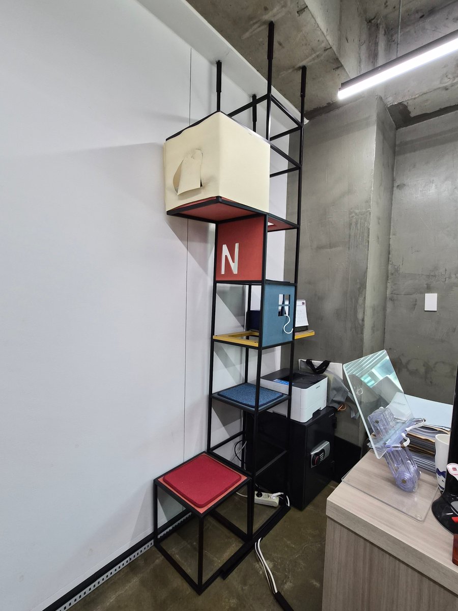 [RT감사] 철제 캣타워 겸 판매(나눔 또는 기부)합니다2 

➡️NEGO 캣타워 남산N타워 궁 소형 코너 캣폴(2022년 구매)
➡️제품 링크(상세 사이즈 참조) smartstore.naver.com/goodbutler/pro…

⭐링크는 멀바우 버전이나 제가 가진 제품은 컬러풀 버전입니다(제품 링크 하단에  "컬러풀한~ " 이라는 제목의 사진)

이어