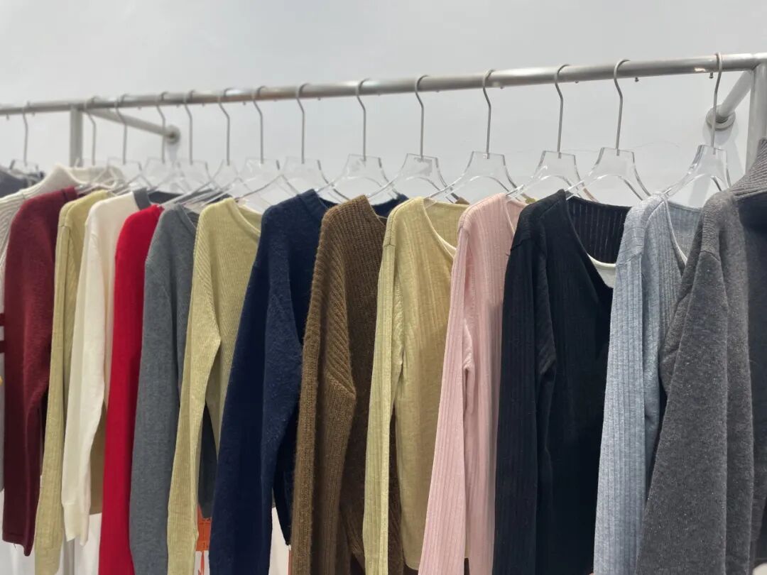xiuzhouJX's tweet image. Xiuzhou Woolen Sweater Market is heating up 📈🧶
Orders are rolling in, confidence is rising, and global demand is feeling the warmth.
#Xiuzhou #nMarket #Textile