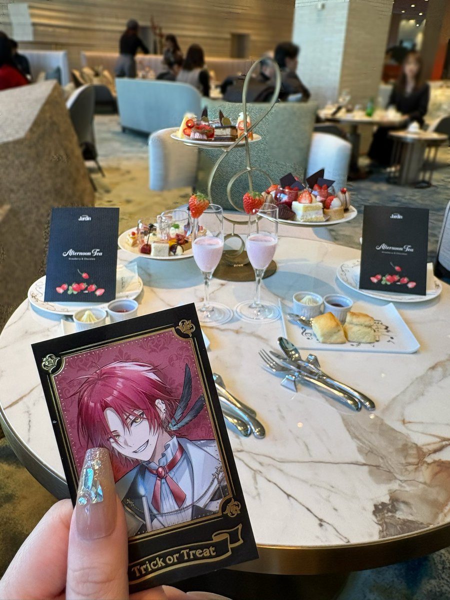 ユンくん連れてアフヌンにも行ってきたᐡ⸝⸝⊃ ·̫ <⸝⸝ᐡ💘
いちごいっぱいのアフヌン最高に可愛かったし美味しかった🍓♡
またいろんなところに連れて行くね♪♪

#ムニャ