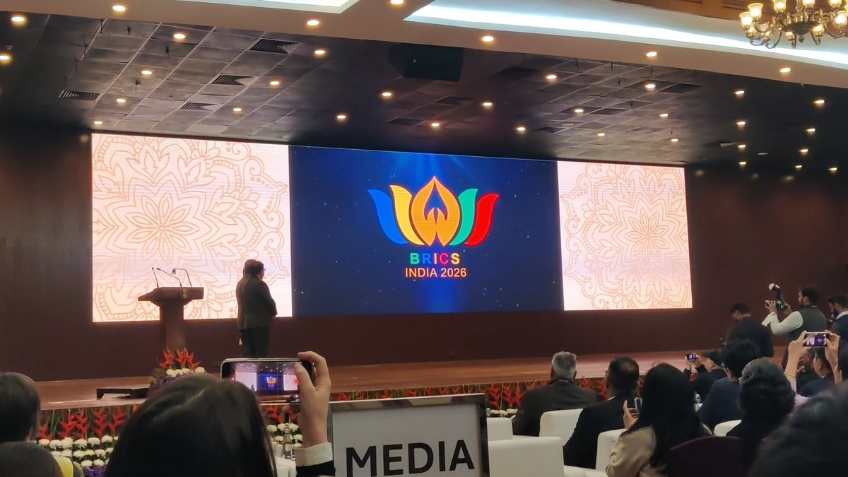 dilemma_cric's tweet photo. #BRICS #India 2026 Logo Launched by EAM #SJaishankar 
#Unity #Diversity #SharedPurpose #MultilateralLeadership 

BRICS under the presidency of INDIA in 2026 will be a platform for #dialogue #cooperation #problem_solving among the emerging #economies https://t.co/SG8BMuGUMt