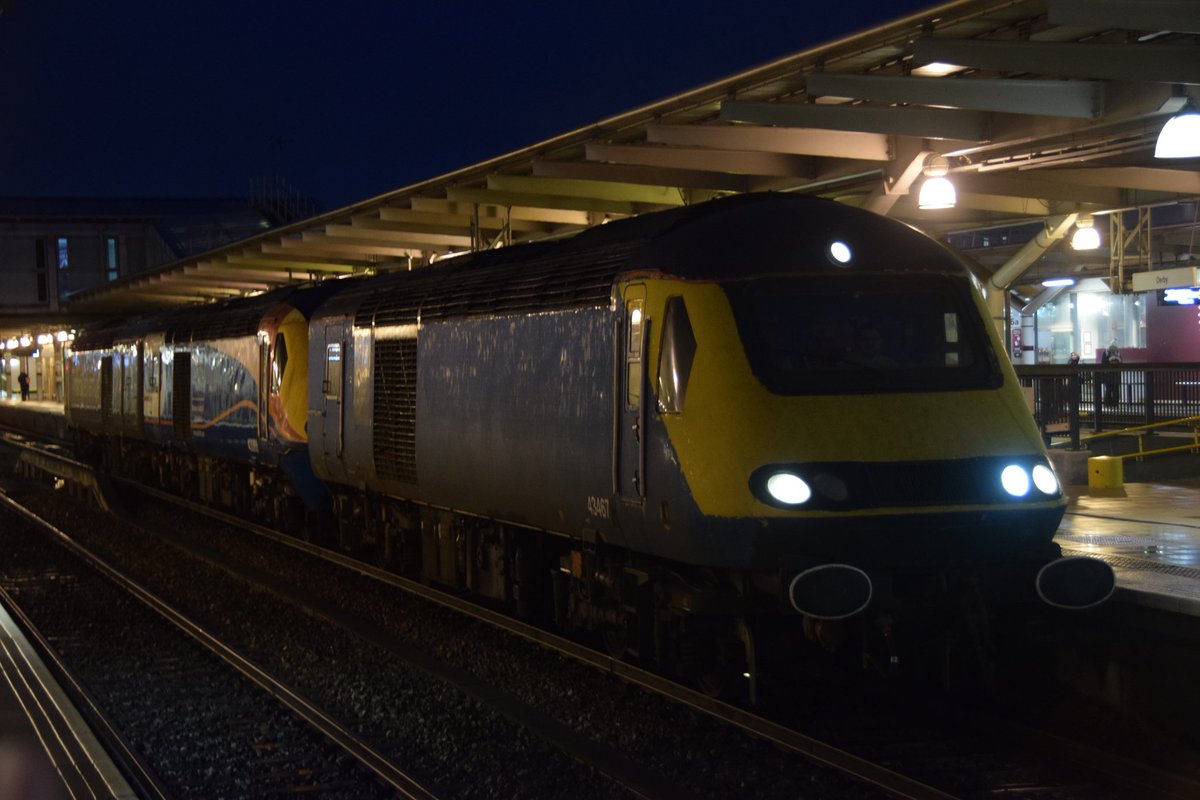 SteelCityDog_'s tweet image. Well hello there old friend!

RADVE powercars 43467 and 43468 were deployed to turn former East Midlands &amp;amp; DATS train powercar 43066 on 0D26 Burton Wetmore Sidings to Burton Wetmore Sidings yesterday.

#HighSpeedTuesday