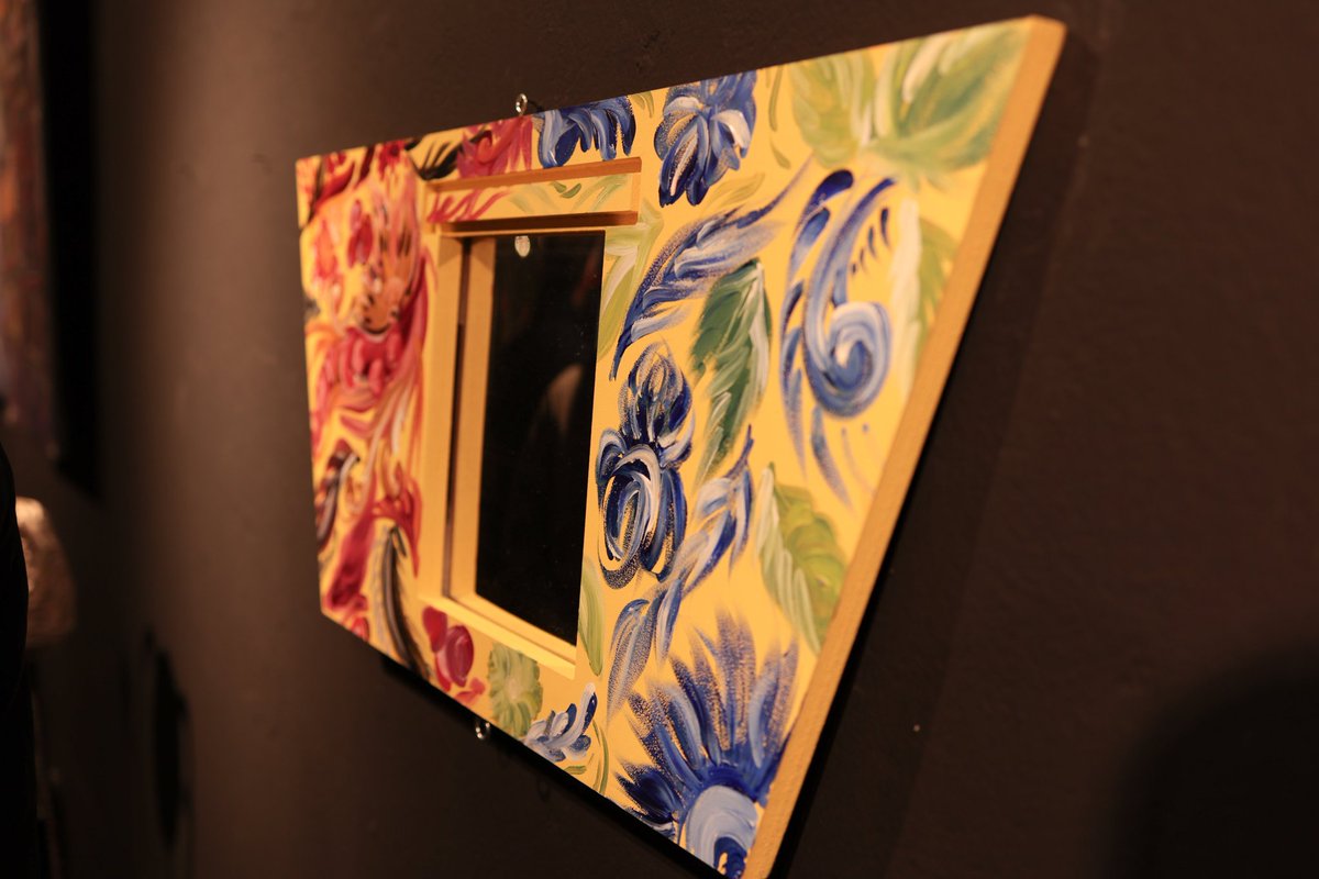 Do the first 11 photos in this post makes sense to you?

The speeches from the 12th photo onwards made total sense. Very soon their interviews with their points of view.

In the meantime, don't miss the "Upside down, Group Show" at:

📍Toolip Art Gallery
Ballgasse 6, 2A 
1010