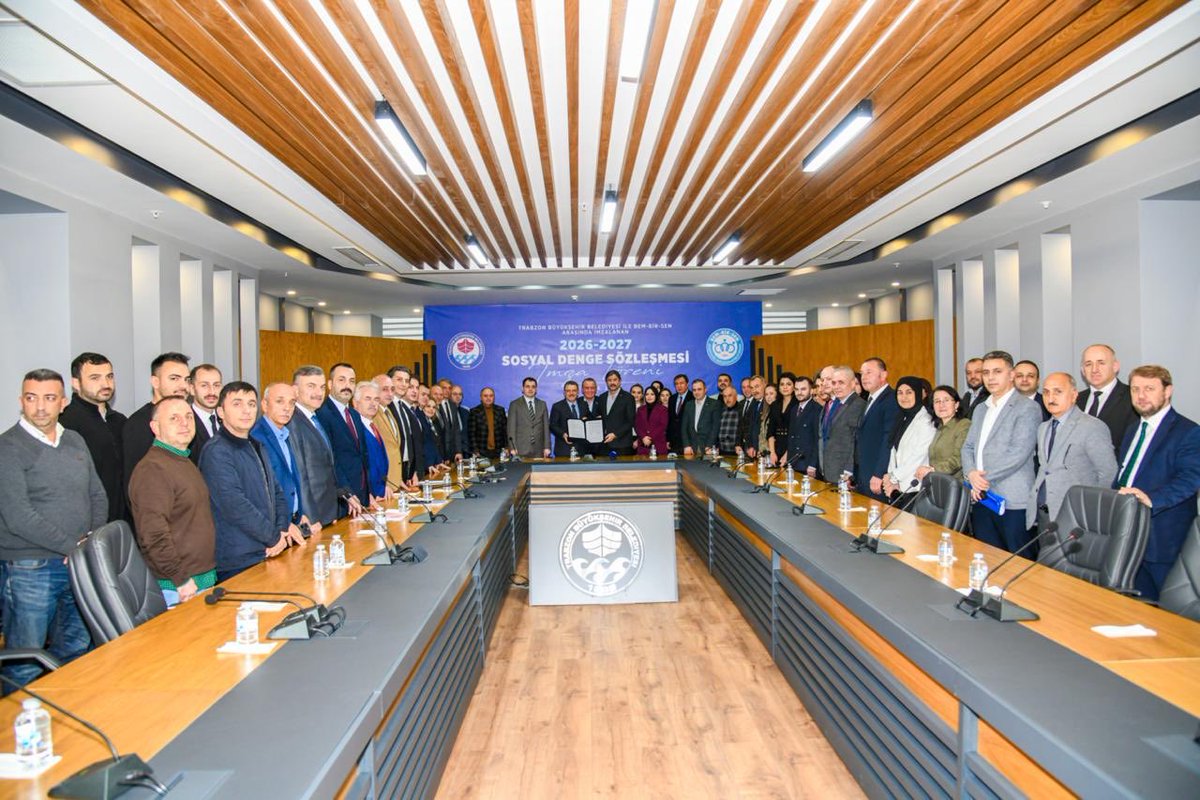 Genel Başkanımız 
Levent Uslu

Trabzon İl  Başkanımız
Muammer Şahin ve Yönetim Kurulu  

Trabzon 
Büyükşehir Belediye Başkanı
Ahmet Metin Genç ile 

Trabzon Büyükşehir Belediyesi ve TİSKİ çalışanı 1.383 Memurumuzu kapsayan Sosyal Denge Sözleşmesini imzaladı. 

Çalışanlarımız ve