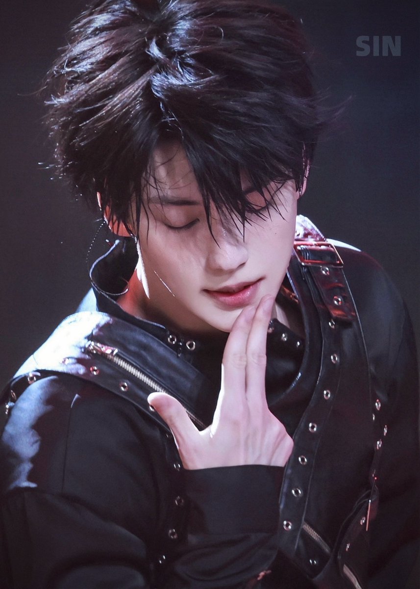 ra1sin81's tweet image. 260110 미쳤다 진짜 예뻐ㅜㅜ 아이돌로 있어줘서 고마워 💙

#SOOBIN #수빈 #スビン
#txt  #TOMORROW_X_TOGETHER 
#투모로우바이투게더