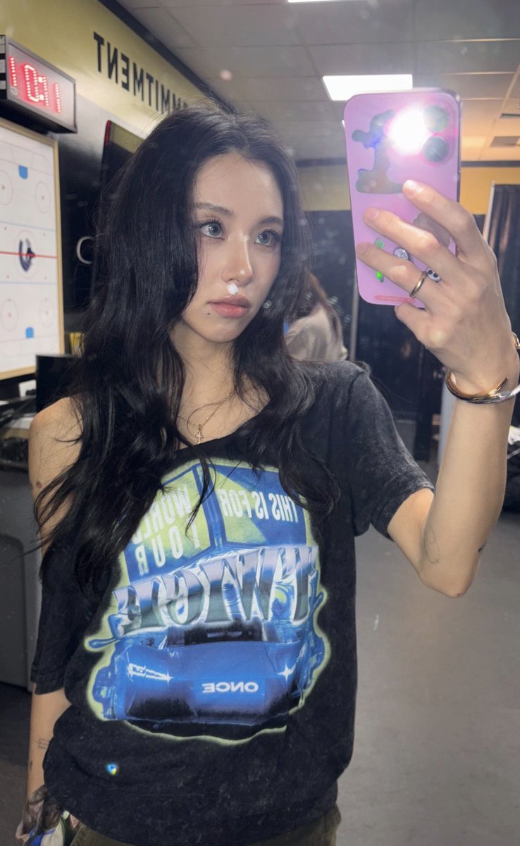 she's so fine 🫠

#TWICE #트와이스 #CHAEYOUNG #채영