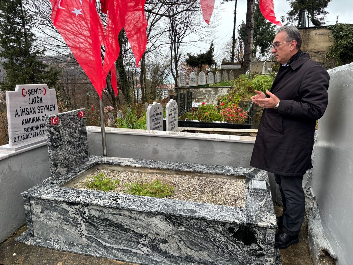 🇹🇷Şehrimizin evladı, kahraman şehidimiz Asteğmen Ali İhsan Seymen’in şehadete yürüyüşünün yıl dönümünde kabri başında dualarla andık.

Bu toprakları bizlere vatan kılmak uğruna canını feda eden tüm şehitlerimizi rahmet, minnet ve hürmetle yâd ediyoruz. 🇹🇷