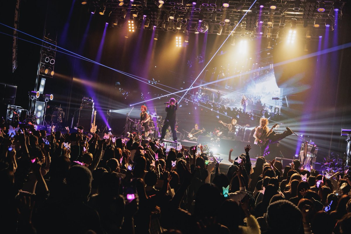 なんと移動距離約６万キロ！11ヶ国25都市のワールドツアーファイナル
武瑠19周年LIVEから一夜明けました

記憶が何度も飛ぶくらい出し尽くしたし、失敗も含めて今できる実力100%を魅せられた。
チーム一丸となって19年の歴史で最高値を叩き出せた。しかも思い入れだらけのO-EASTがソールドアウト。