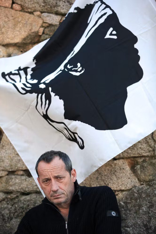 Ahir va ser assassinat Alain Orsoni, ex membre del FLNC i fundador del Mivimentu per l’Autodeterminazione cors, també va presidir l’AC Ajaccio i va ser diputat a l’Assemblea territorial. Va rebre un tret d’un fractirador mentre enterrava a la seva mare a Vero, prop d’Aiacciu
