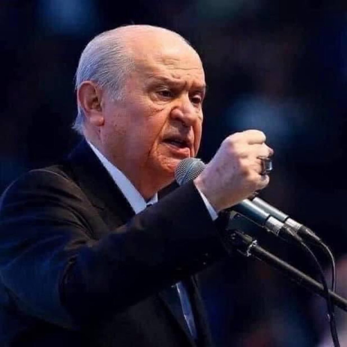 Milliyetçi Hareket Partisi ve Cumhur İttifakı çatışma için değil, kardeşlik için vardır.

Ancak, milli varlık tehlikeye düşerse gereğini yapmaya da hazır olduğumuz kesinlikle unutulmamalıdır.

Bayrağın gönderden indiği yerde,
Bin yıllık kardeşliğin katledilmek istendiği anda;