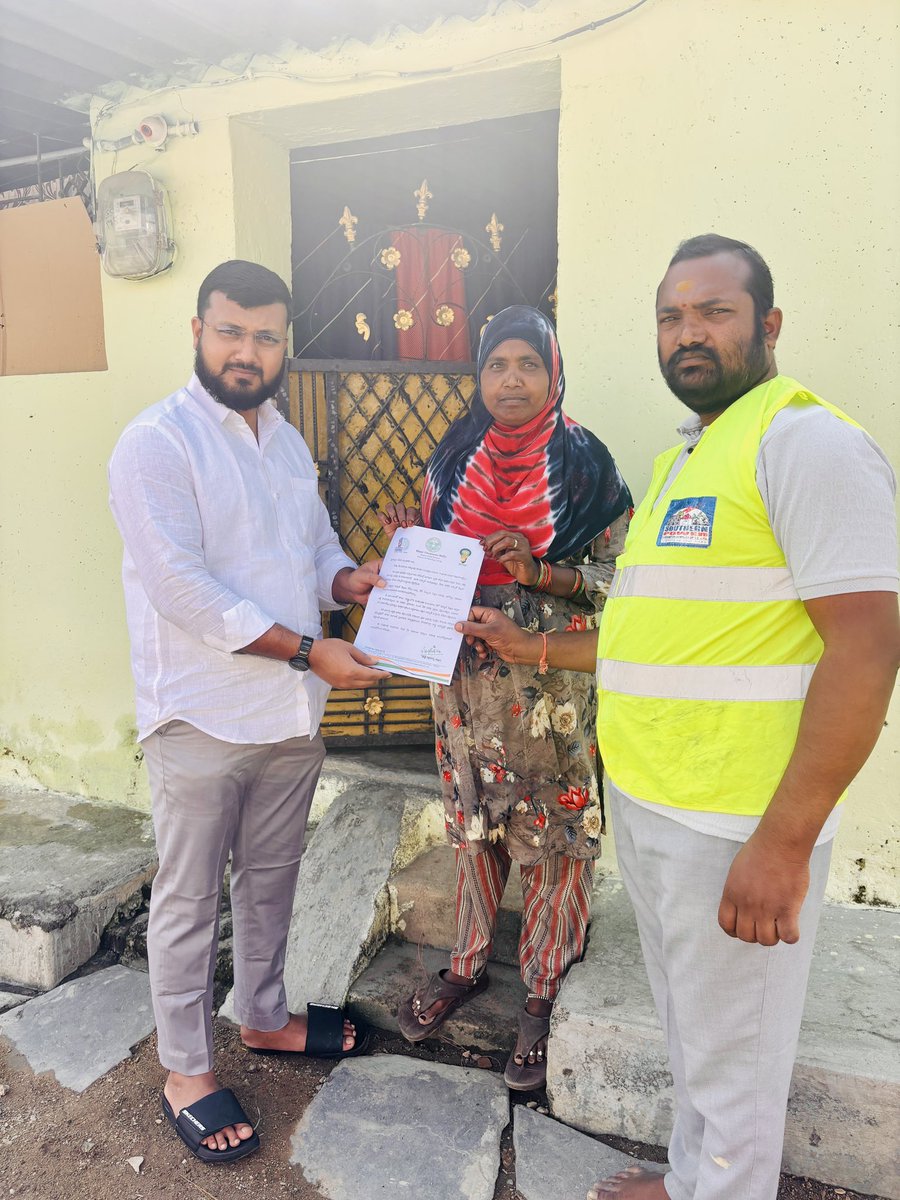 SameerK73645509's tweet photo. Letters were distributed to eligible beneficiaries under the Telangana Congress Government’s *Guruha Jyothi* 200-unit free electricity scheme.
Promises made. Promises delivered.@Bhatti @ArshadCongress1 @INCTelangana @DSridharbabu @revanth_anumula https://t.co/AXah9a9oBH