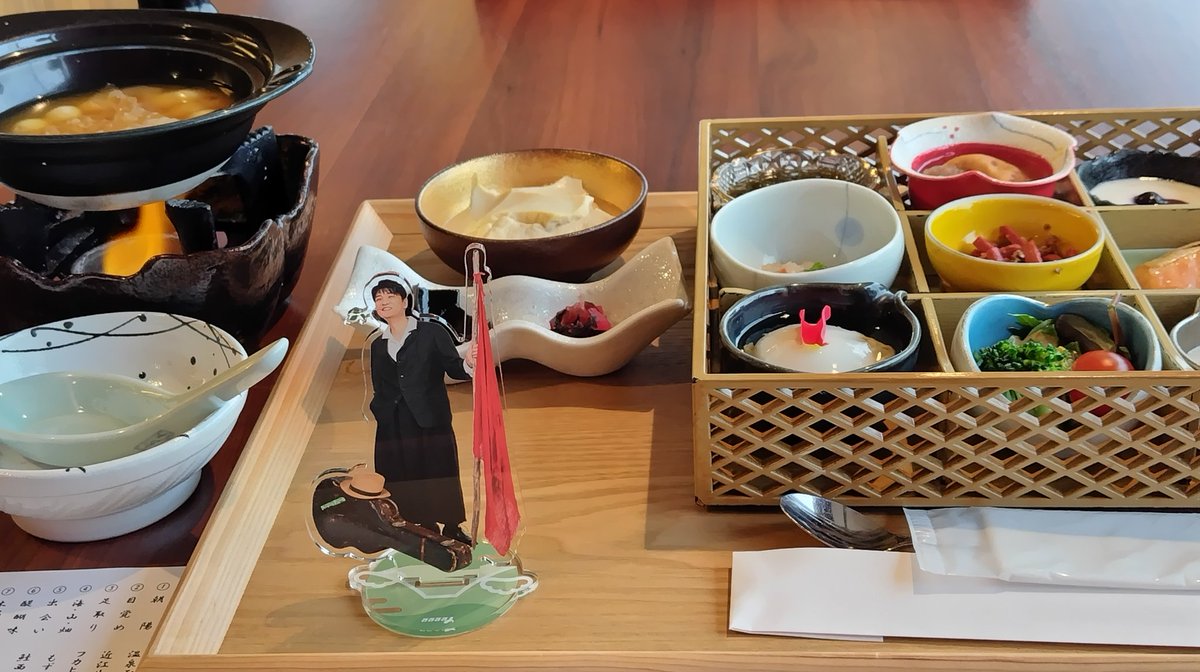 彦根で娘と2人yeeeehaaaawしてきました‼️
私があんなにも体を揺らして手を叩いて熱く楽しくリズムに乗った事が不思議🤭心から楽しんだ✨直太朗の歌の凄さはライブへ行かないと
絶対に分からない。着いてきただけの娘も感動していて良かった🎶
また 直ぐに行きたい🥰#森山直太朗 #あの世でね