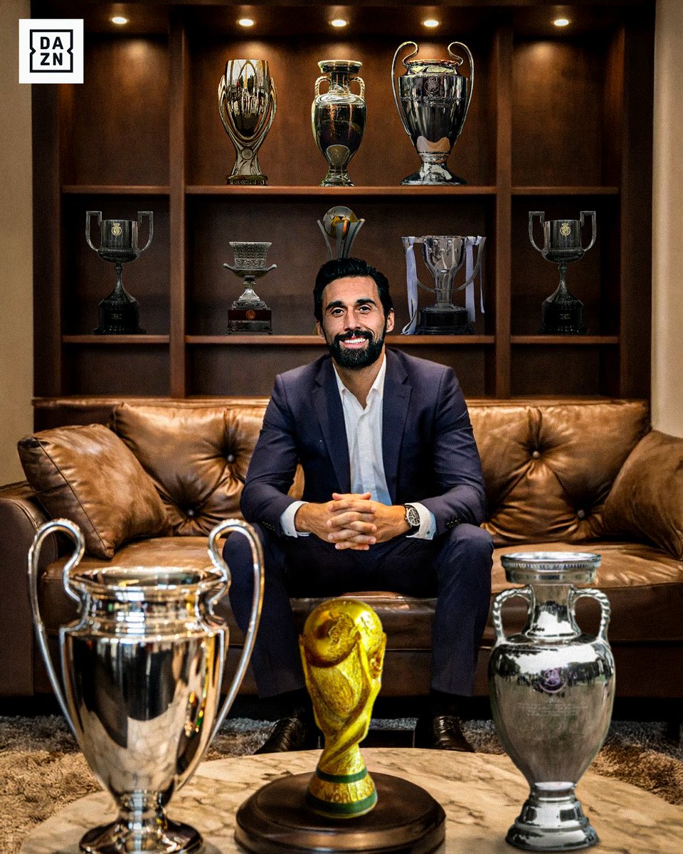 DAZNFutbol's tweet image. Como jugador, dos Champions League, un Mundial, una Eurocopa, una Liga... 🏆

Ahora, arranca una nueva era: la de Álvaro Arbeloa como entrenador 🧠 ¿Cuántos títulos ganará? 💭