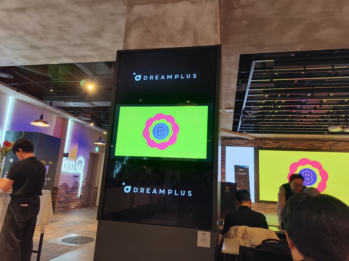 yamal21m's tweet photo. Billions x Tria meetup!!

#Billions #Tria #VerifiedFuture https://t.co/AmlFlq0E1V