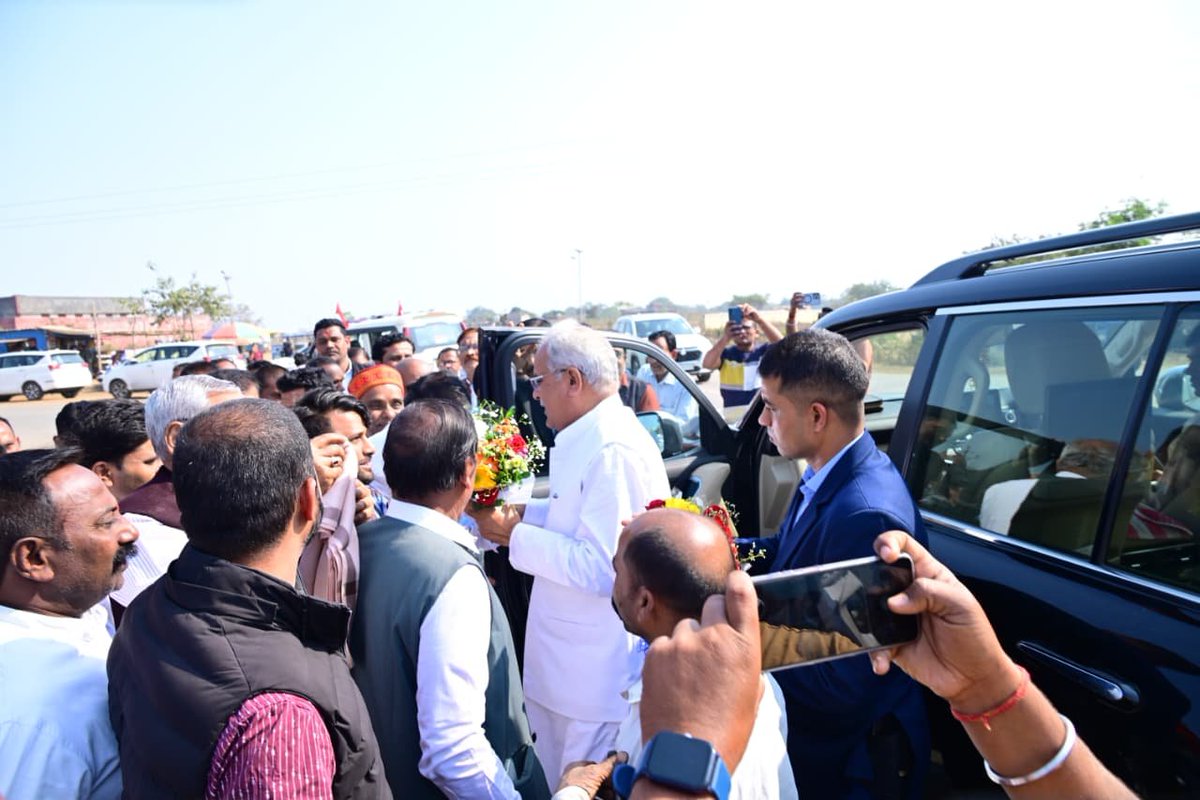 आज जांजगीर आगमन पर खोखरा चौक में कांग्रेसजनों द्वारा आत्मीय स्वागत हेतु सहृदय आभार.

आप सभी का साथ और विश्वास सदैव बना रहे.