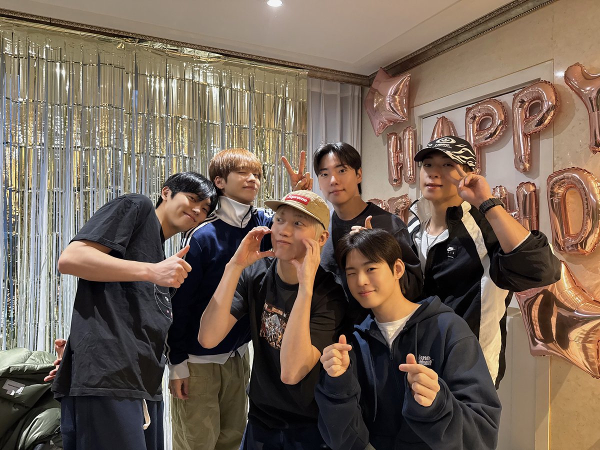 wm_on7off's tweet image. [#LightONF] 26.1.13 HAPPY SEUNGJUN DAY LIVE 📸 

올해도 찾아온 퓨즈들의 공식 강아지 승준의 생일 ૮₍⑅˶•▿•˶⑅₎ა 🎂
추운 겨울이지만 퓨즈들의 따뜻한 축하 덕분에 춥지 않게 보낼 수 있었어요 
오늘도 꿈같은 하루를 선물해 줘서 감사해요오💜🎁

#온앤오프 #ONF #승준 #SEUNGJUN…