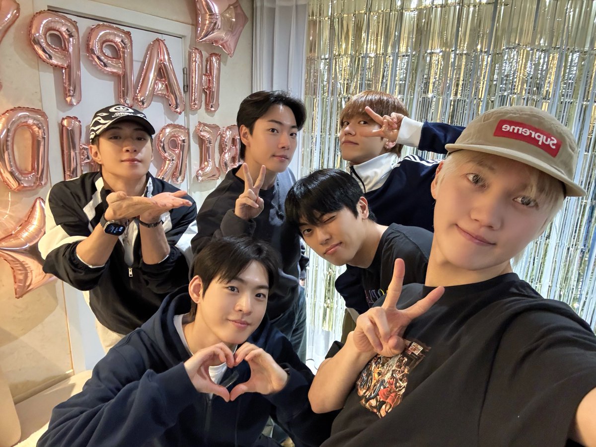 wm_on7off's tweet image. [#LightONF] 26.1.13 HAPPY SEUNGJUN DAY LIVE 📸 

올해도 찾아온 퓨즈들의 공식 강아지 승준의 생일 ૮₍⑅˶•▿•˶⑅₎ა 🎂
추운 겨울이지만 퓨즈들의 따뜻한 축하 덕분에 춥지 않게 보낼 수 있었어요 
오늘도 꿈같은 하루를 선물해 줘서 감사해요오💜🎁

#온앤오프 #ONF #승준 #SEUNGJUN…