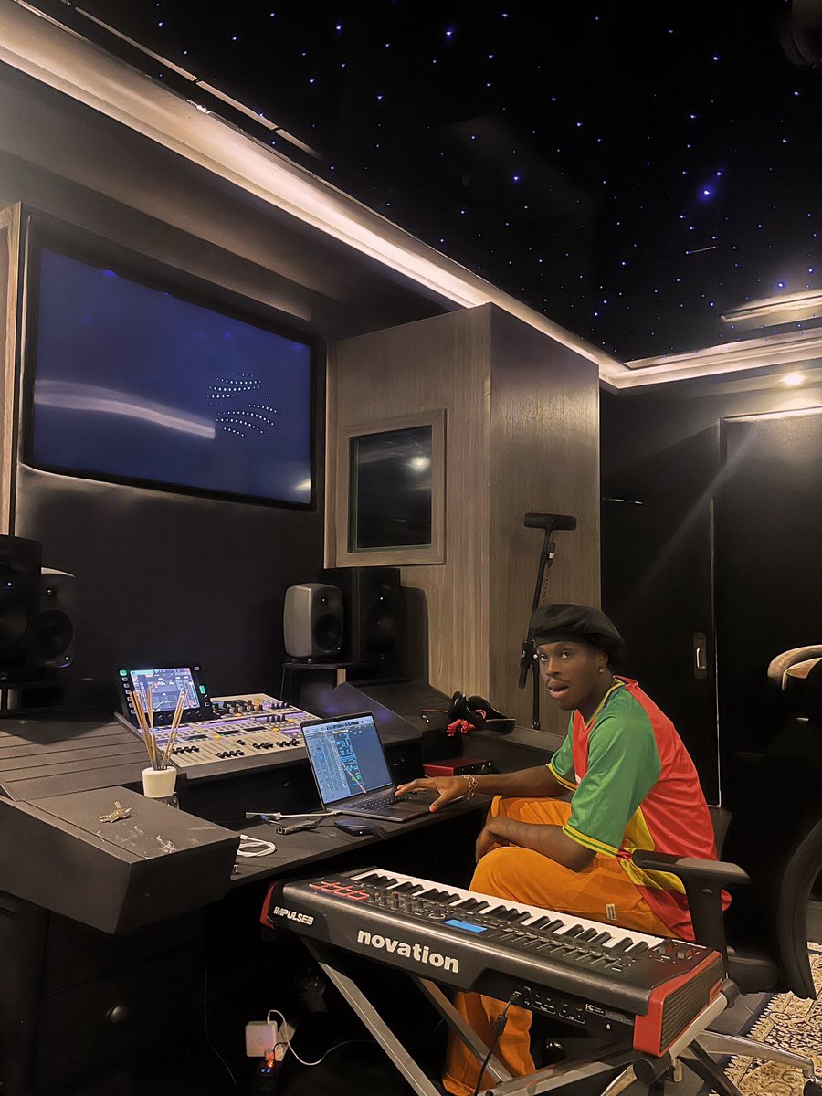 karoblaq's tweet image. Gm ct.