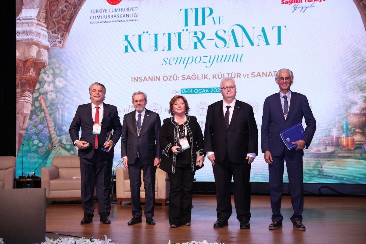 Tıp ve Kültür-Sanat Sempozyumu 2. Oturumu Tamamlandı

Türk tıbbının sanatla kurduğu köklü ilişkinin ele alındığı ve moderatörlüğünü Prof. Dr. Tarık Yılmaz’ın yürüttüğü oturumda;

📌 Prof. Dr. Haydar Sur, “Türklerde Tarih Boyunca Tıp ve Sanat” sunumuyla tarihsel bir perspektif
