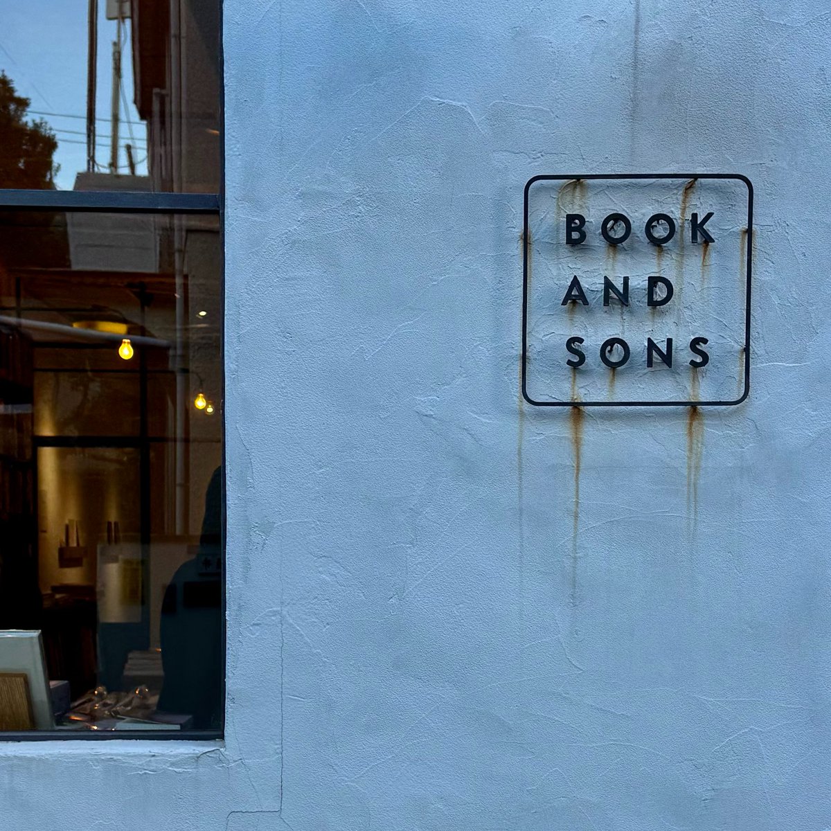 昨日は行ってみたかったこちらに。
すてきな本屋さんでした。