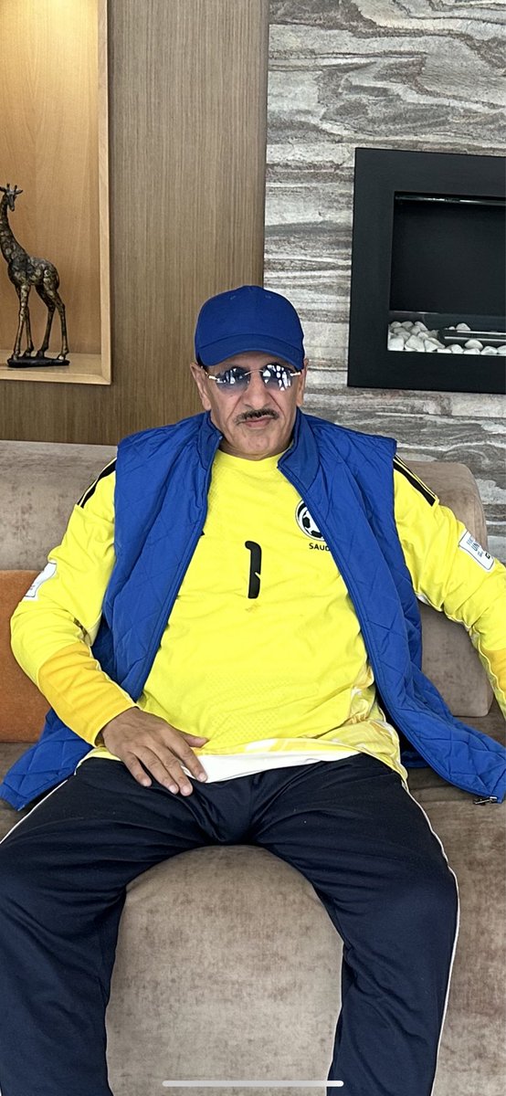 من المغرب اقف مع صديقي لماذا ثم ماذا شتم حارسنا الدولي هل نسيتم انه من اهلنا لكأس العالم صديقي نواف احبك كما تحبني اترك الطبل والبوق ومن سار علئ نهجه انت الحارس الاول في المملكه هل نسيتو اخطاء كاسياس ومحمد الدعيع وبونو كرة القدم هكذا اخطاء وافراح واحزان نواف لك الله يالعاشق