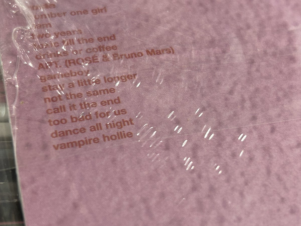 なんか高騰してきました。お買い逃しなく。 BLACKPINKのROSEのソロ1st