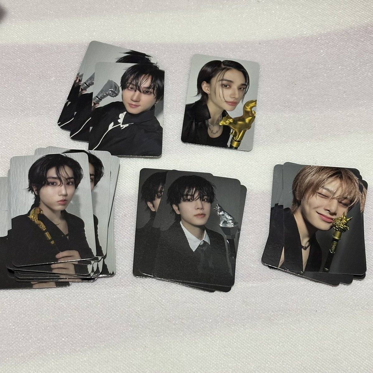 scbcakep's tweet photo. wts stray kids ate album photocard

15.000 / each

link: https://t.co/fZRovHq3cE https://t.co/8d8jGzdcQF